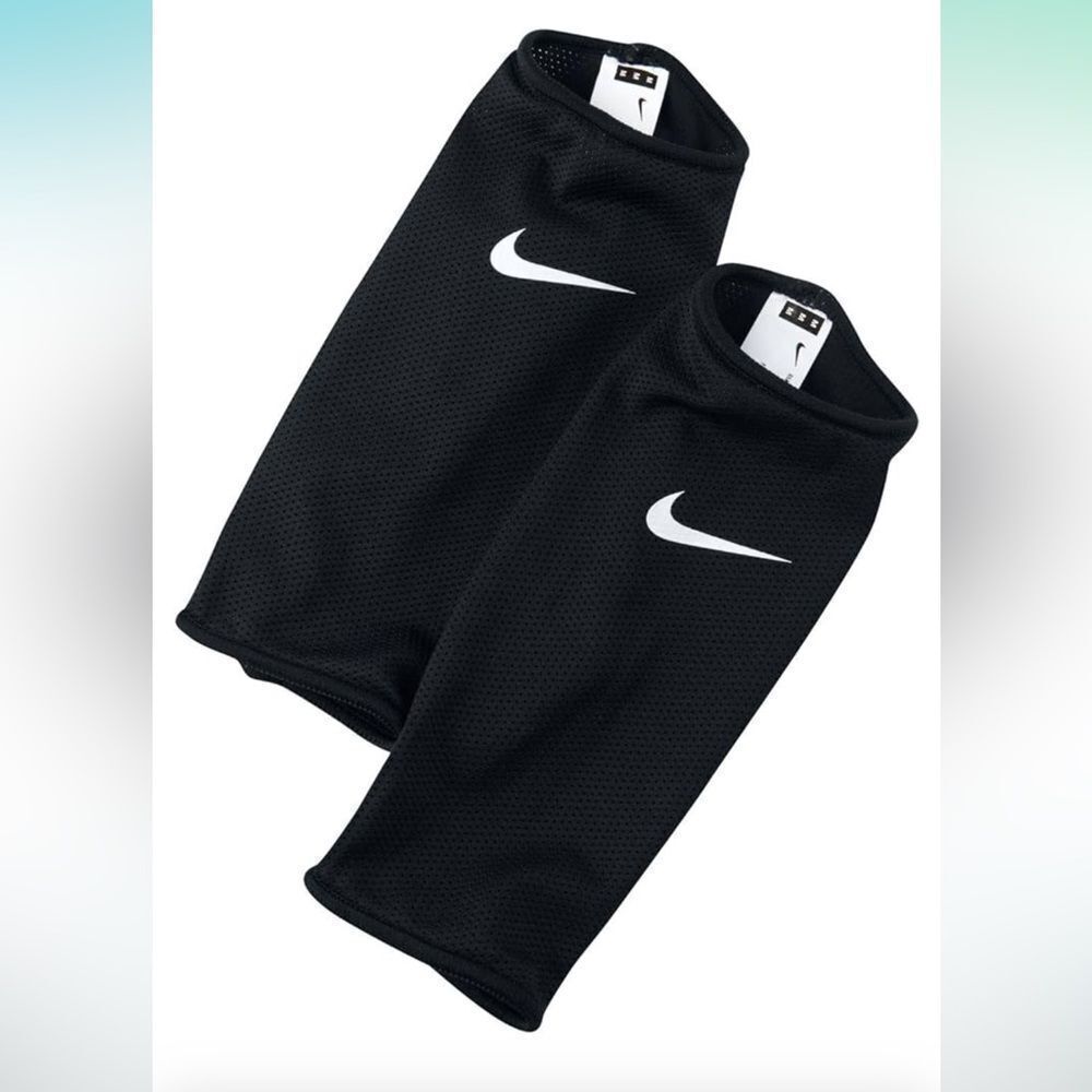 Nike Guard Lock Sleeve‎ Black size Small NWT in packaging
